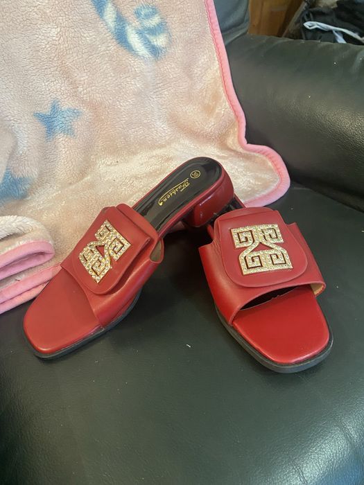 Взуття літнє шльопанці