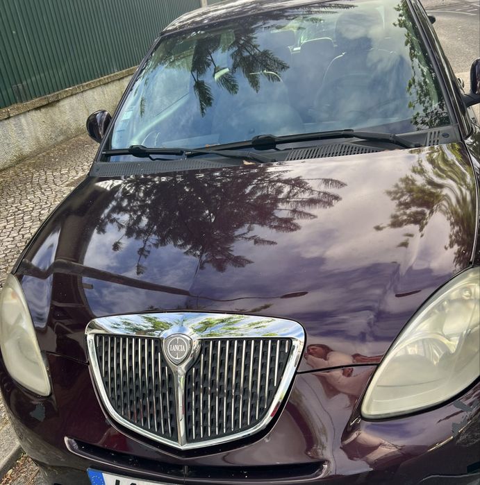 Vendo Lância Bordô