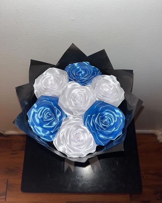 Rosas eternas feitas de cetim