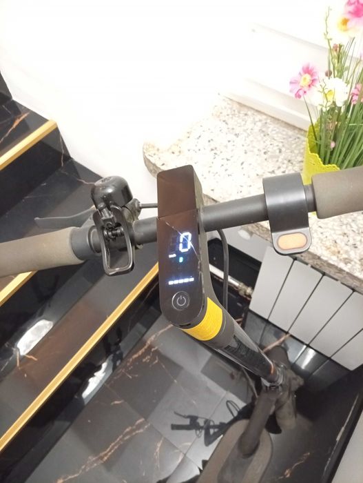Mi Electric Scooter Essential