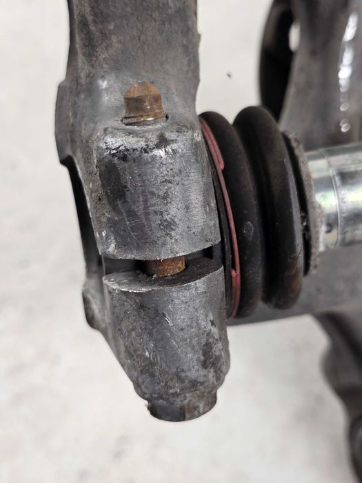 AUDI A4 B8 A5 8T PRZED LIFT 07-11 Zwrotnica lewa przód przednia 8K0407257G