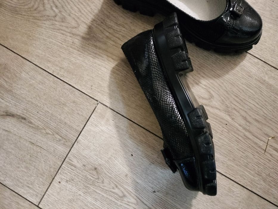 Продам чорні жіночі туфлі