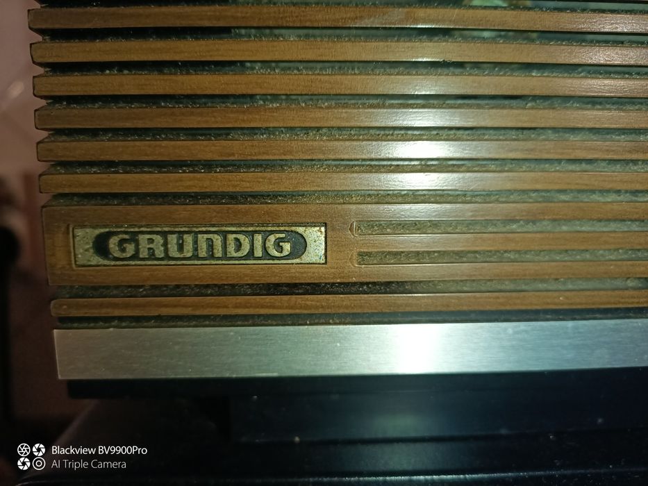 Radio da preveligiada marca Grundig em ótimas condições a funcionar com o som que todos conhecemos