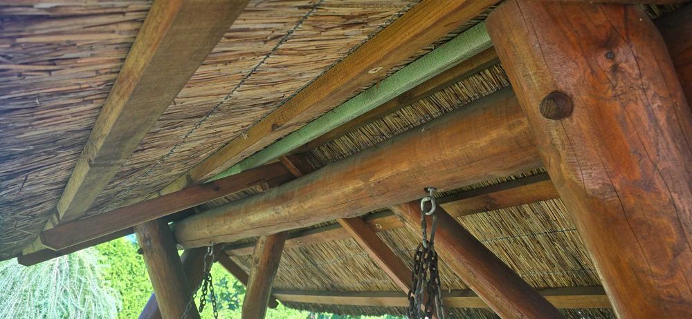 Huśtawka ogrodowa z bali