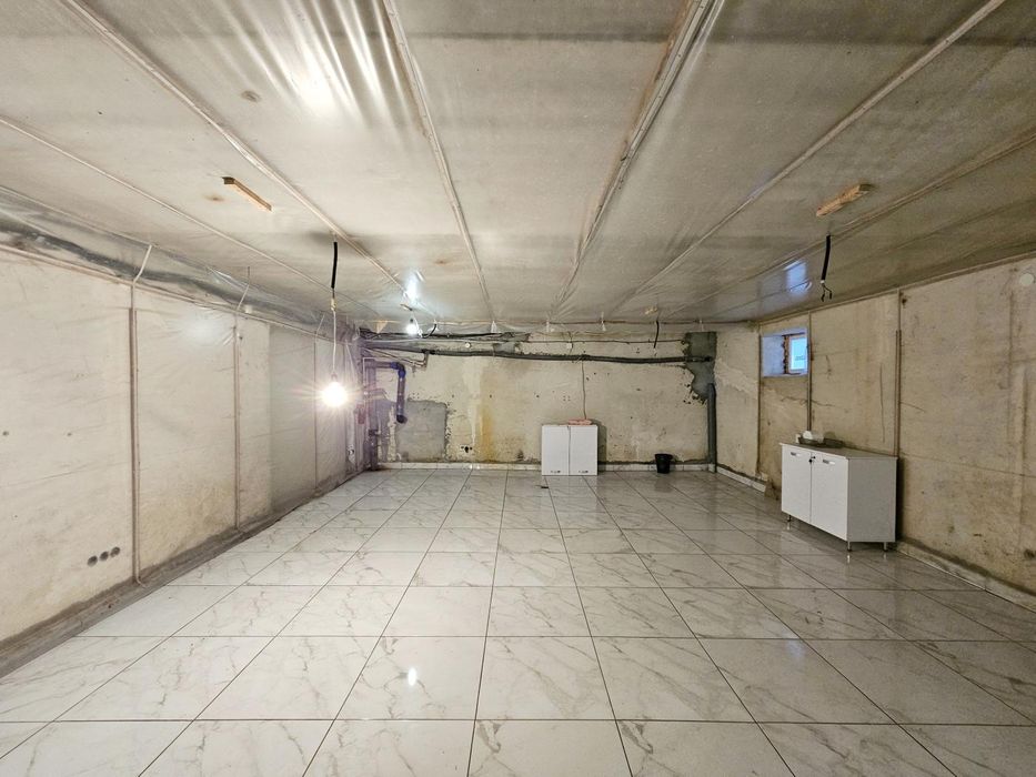 Продаж приміщення у прохідному місці. Сихів.