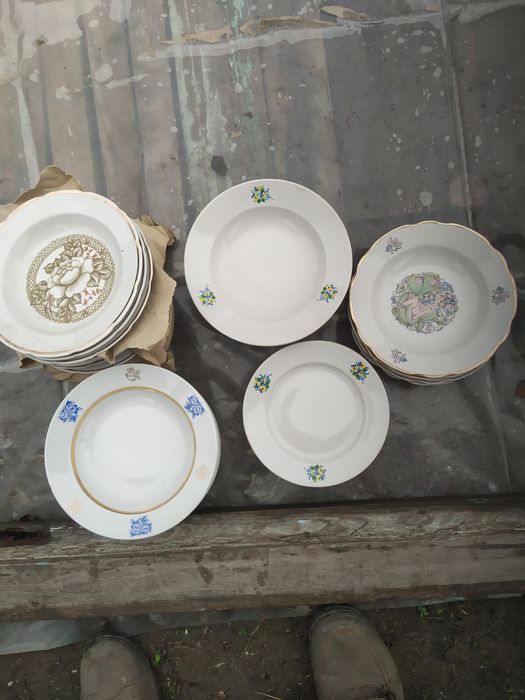 Тарелки для первых и вторых блюд,солонки,стаканы