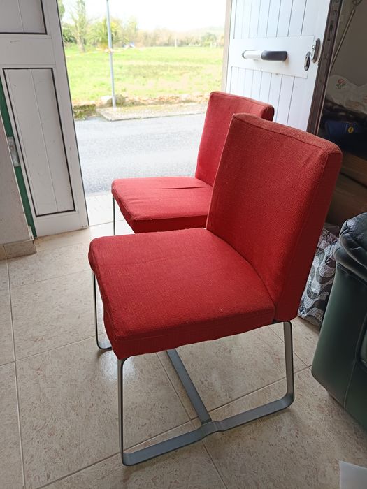 Cadeiras de sala de jantar.