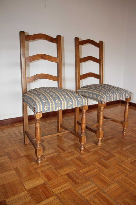 Conjunto de duas Cadeiras Vintage