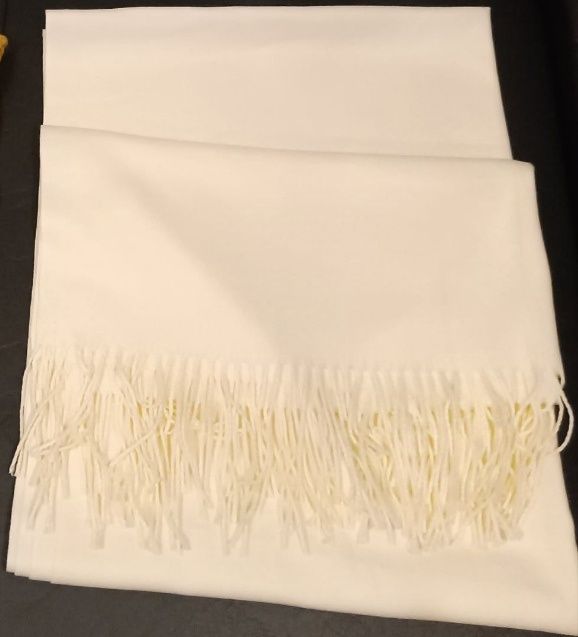 Szalik nowy delikatny materiał