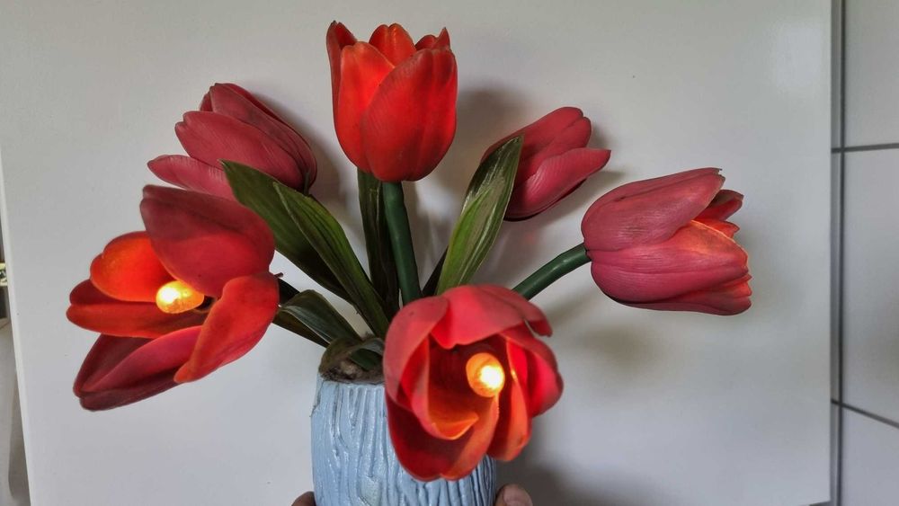 Kiczowata lampka wazon z tulipanami Design PRL