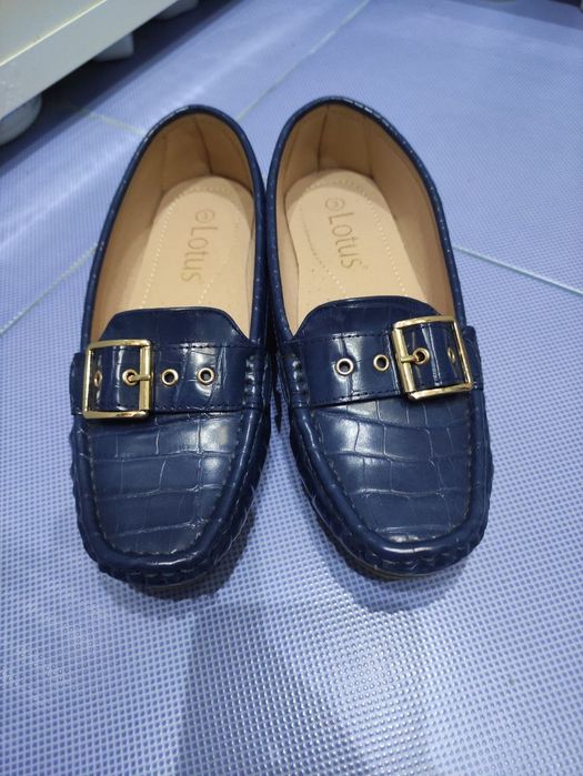 Лоферы Lotus Cory синего цвета.