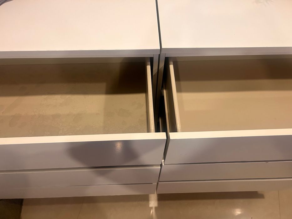 Comoda 4 gavetas (duas)