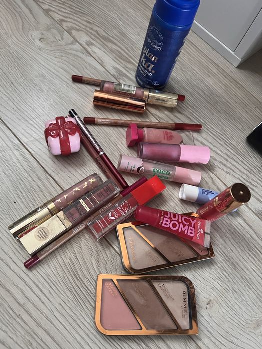 Kosmetyki różne dorzuce także róż rimmel maxi blush