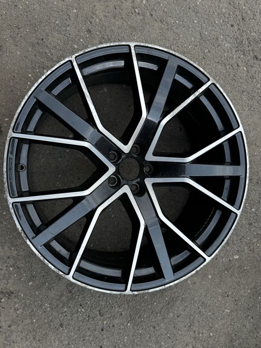 4M8601025Q felga Audi Q8 SQ8 22 cale