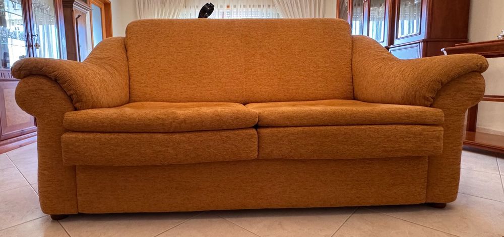 Sofá cama, 2 maples e 1 banco