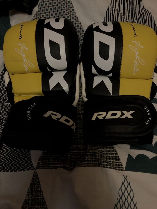 Шлем, перчатки боксерские , ммашние, футы, защита для ног