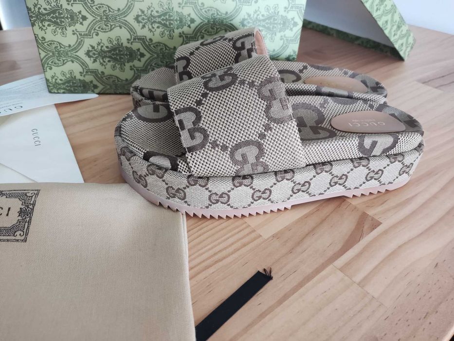 Gucciego Buty, sandaly klapki, skora 94-22