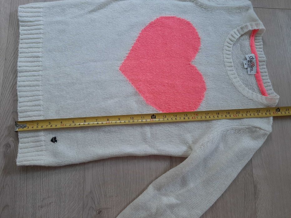 CHILLIN Sweterek Écru z Różowym Sercem. Rozmiar M.