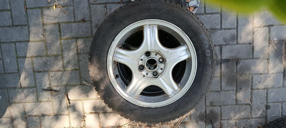 Prawie nowe opony zimowe na felgach aluminiowych do Mini One R50