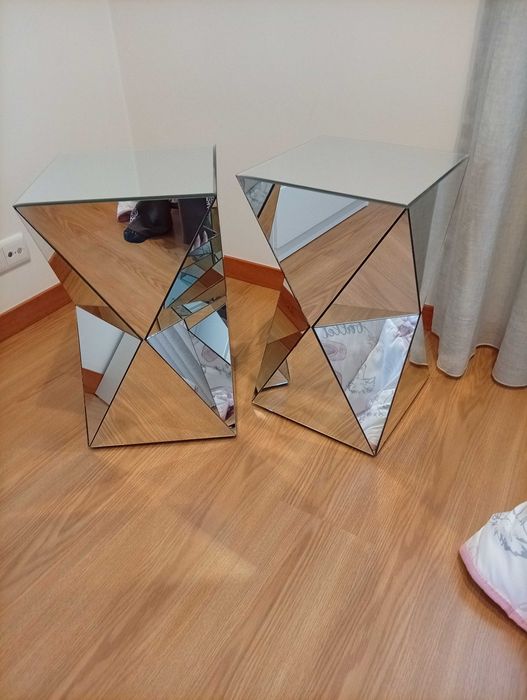 Duas colunas espelhadas como novas