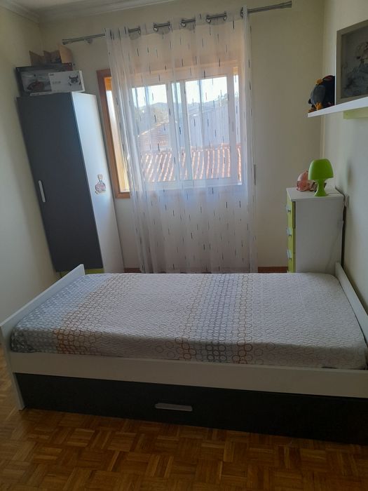 quarto criança verde e branco