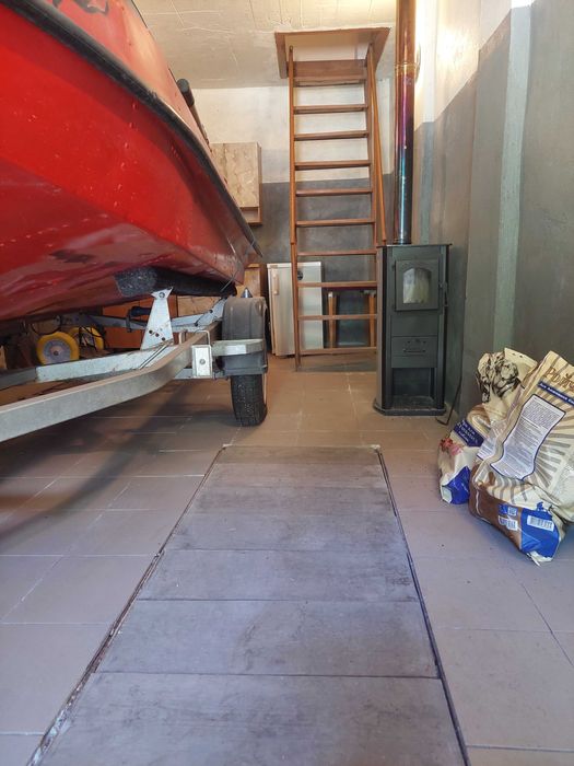 Двоповерховий бокс для лодки