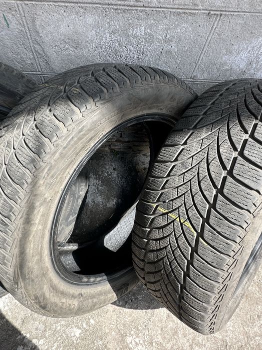 Продам зимние шины  б/у goodyear 215/55 R17