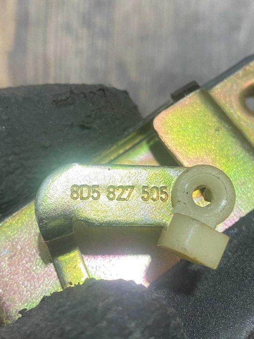 Замок кришки багажника Audi A4 B5 8D9827505A / 8D5827505 універсал седан