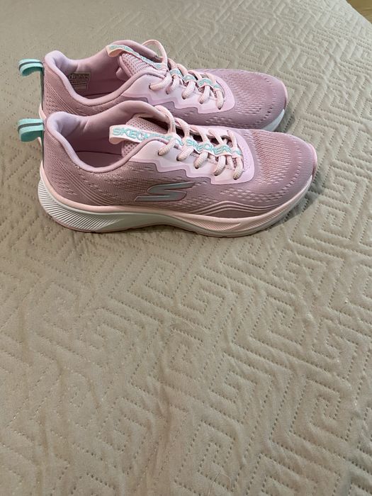 Продам кросівки skechers