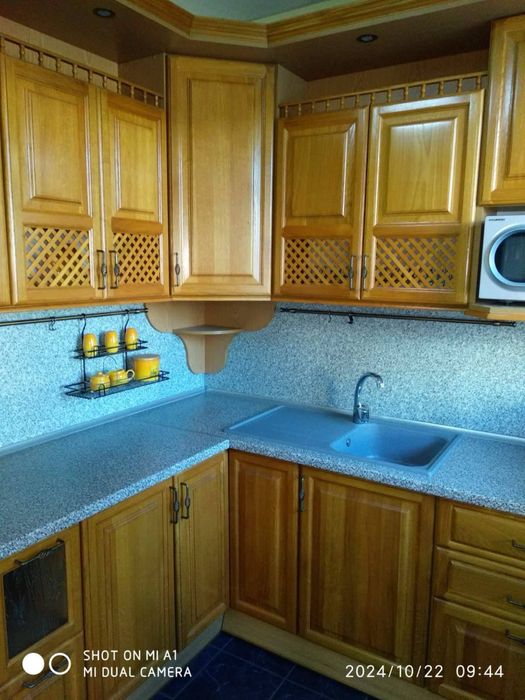 Продам кухню натуральное дерево