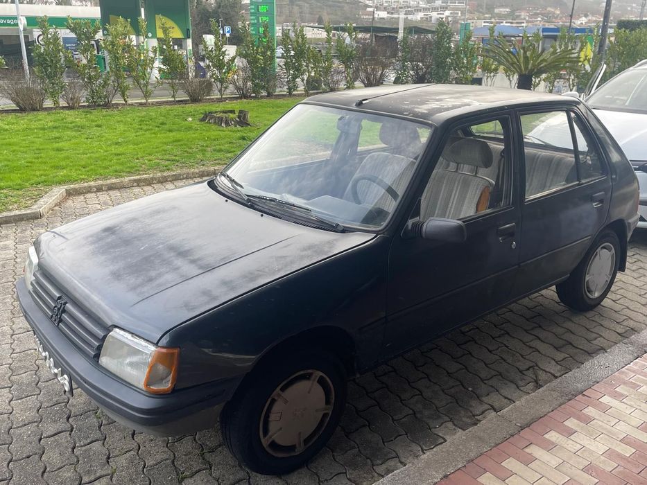 Peugeot 205 em bom estado