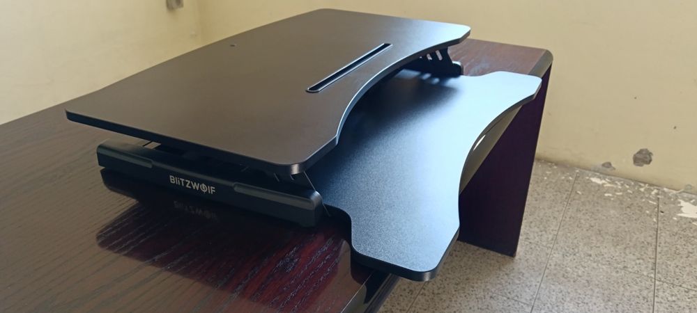 Plataforma de elevação para computador