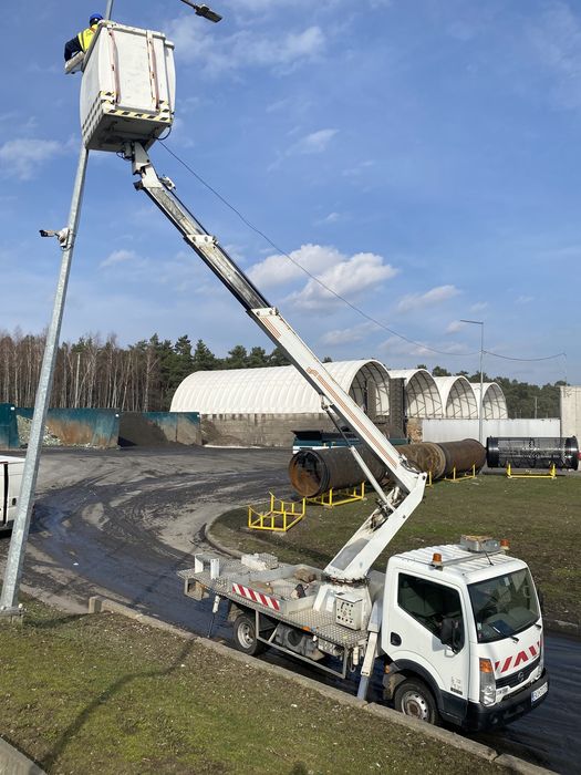 Podnośnik koszowy na busie zwyżka wynajem