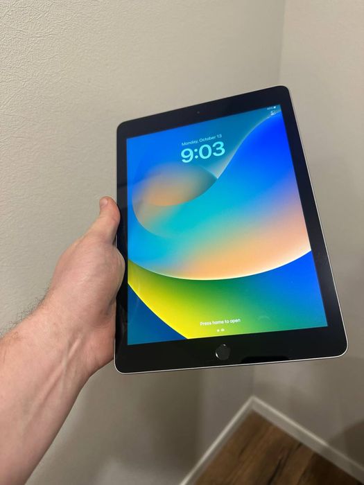 Apple Ipad 5 gen 32 GB Wi-Fi (батарея 95%)