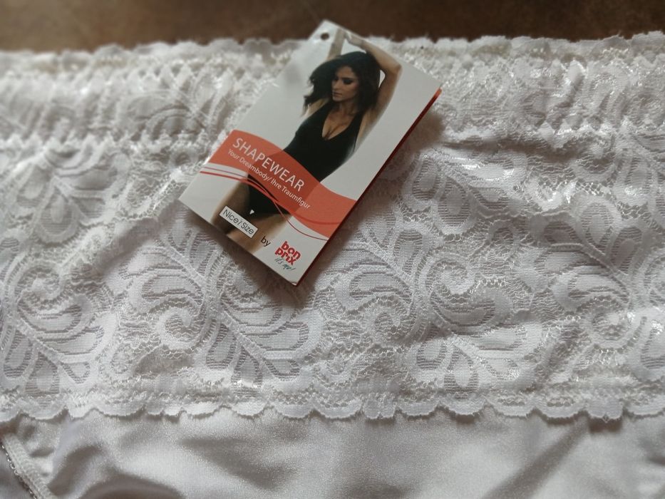 Majtki modelujące koronkowe nowe