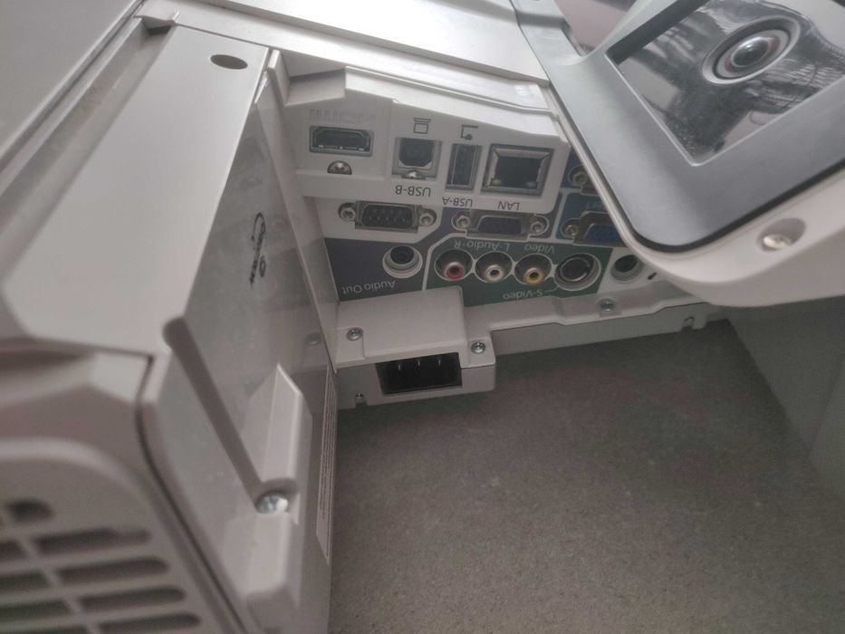 Epson eb475 projektor panoramiczny HDMI sprawny pilot WIFI