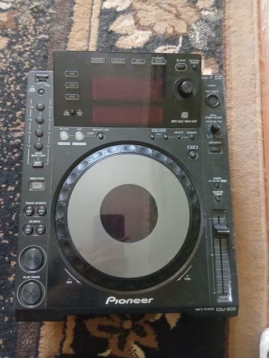 Pioneer CDJ-900.