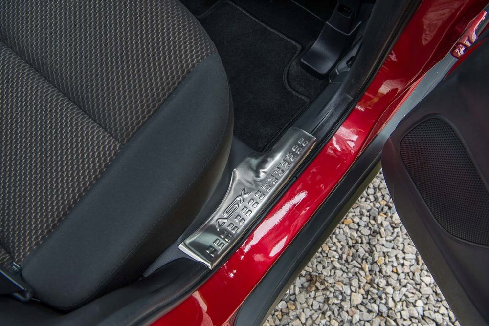 wewnętrzne górne listwy progowe mitsubishi asx iii