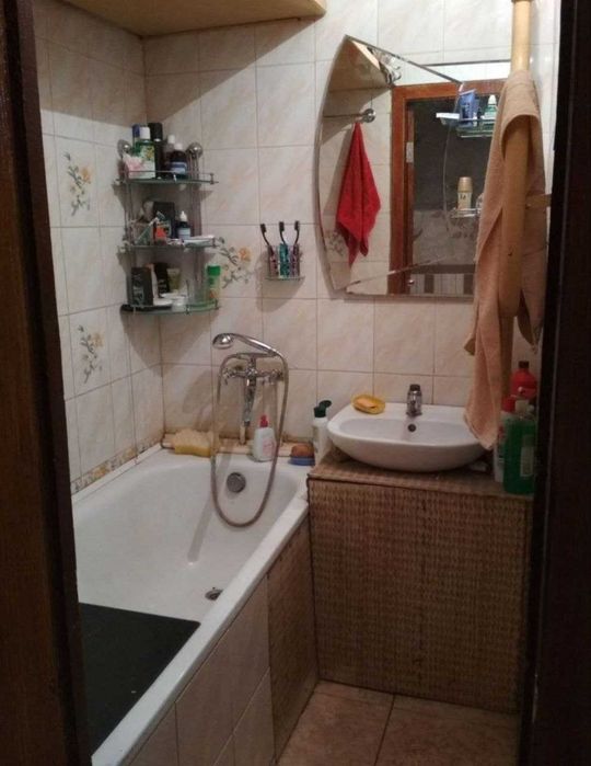 L Продам  4 комнатную квартиру на Залютино