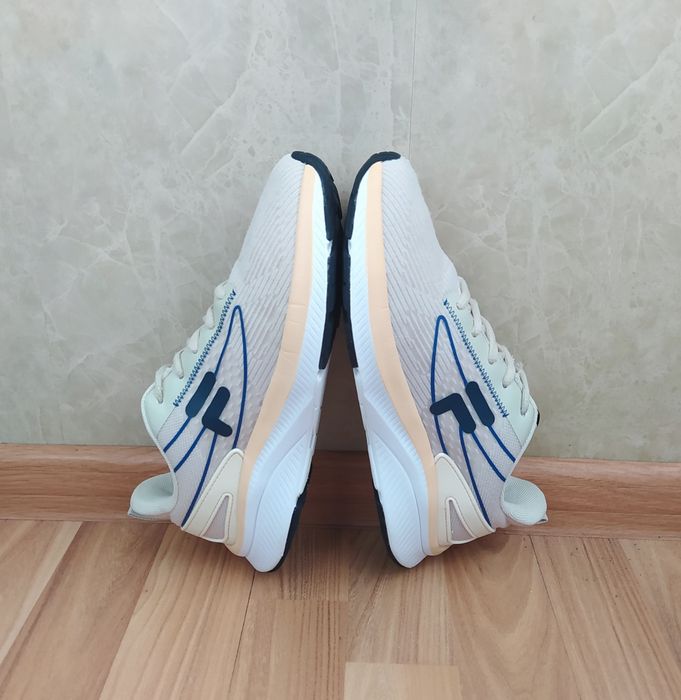 FILA-стильні жіночі кросівки,38,5р