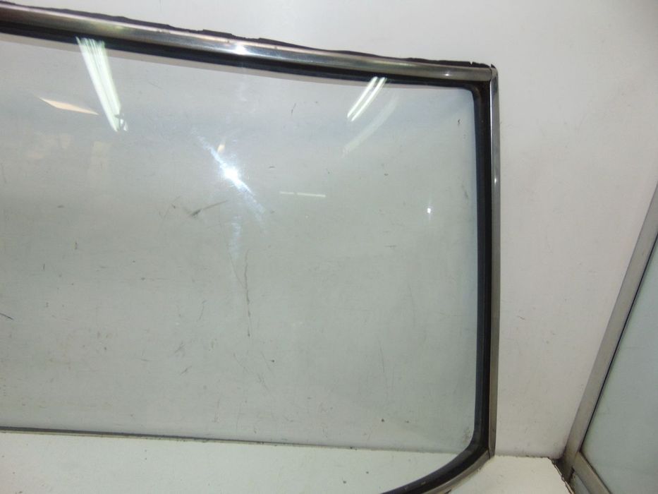 Datsun 1600 SSS para-brisas