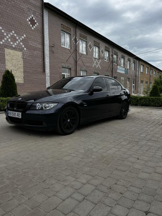 Продам БМВ е90, 2007 рік, 2,0 бензин, гарний робочий стан, поміняно масло, фільтра, ремні,ролики,без вкладень сів поїхав