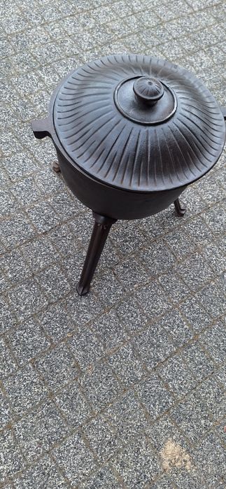 kociołek żeliwny garnek