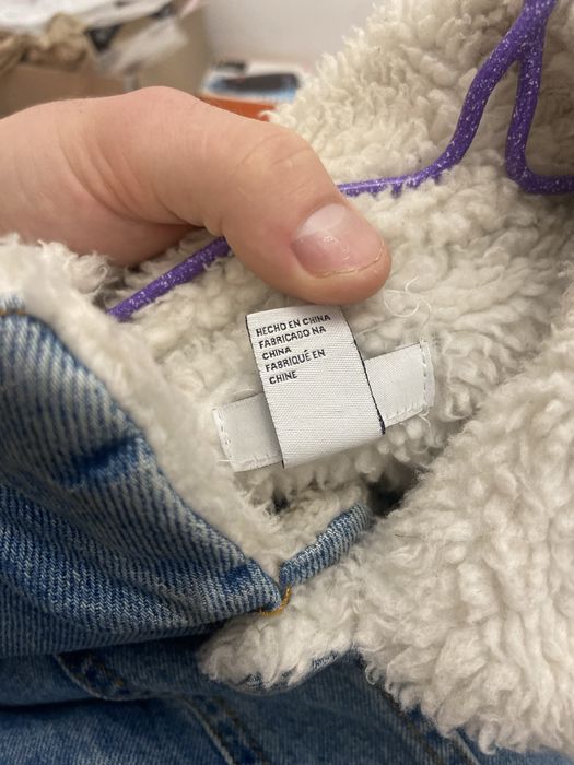 Чоловіча джинсова куртка на овчині зимова утеплена хутром блакитна