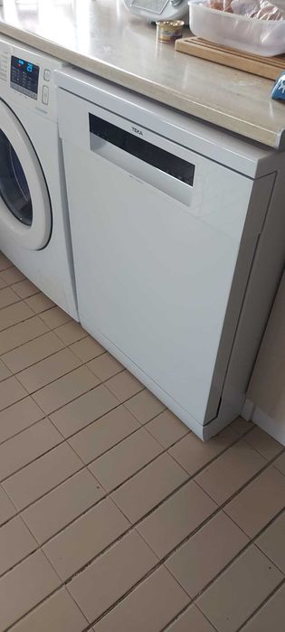 Máquina de lavar loiça TEKA DFS 26650 ainda com 2 anos de garantia