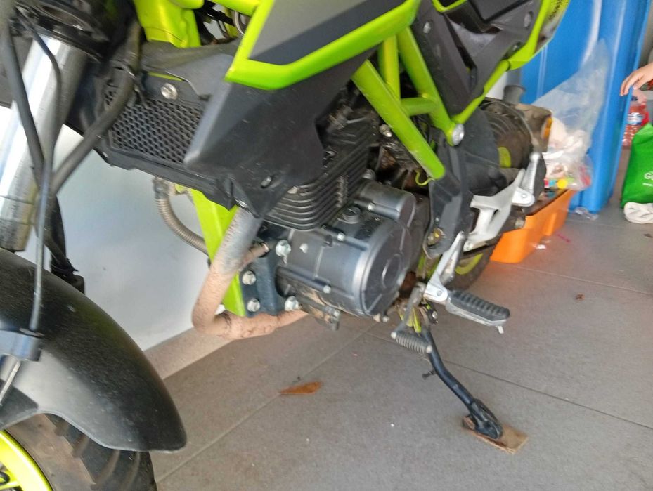 Benelli TNT 125.         BBB.    5 000 klm