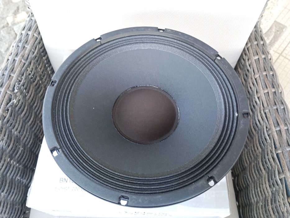 Altifalante Celestion BN10-200X 200 W 8 ohm 10" para amplificação de guitarra baixo