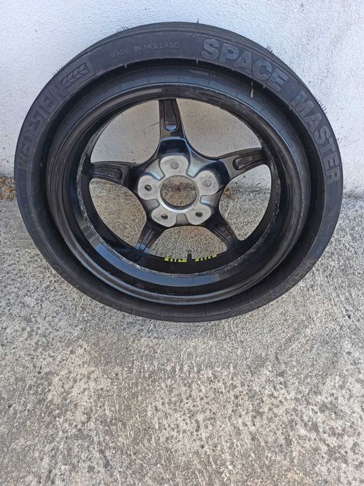 Roda de emergência com jante 15 para Mercedes compacta.