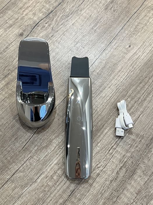 Ультразвуковий скрабер для обличчя / масажер