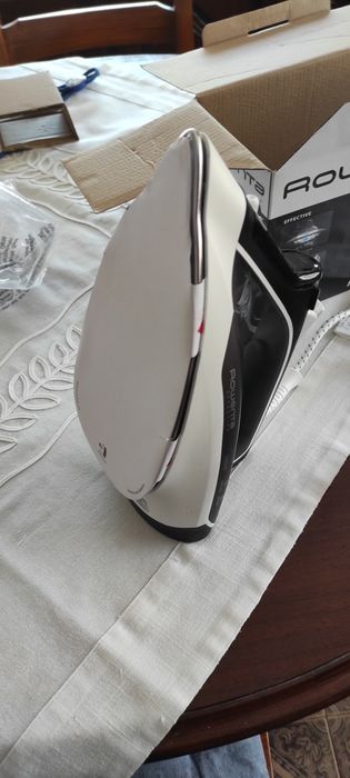 Ferro de engomar novo